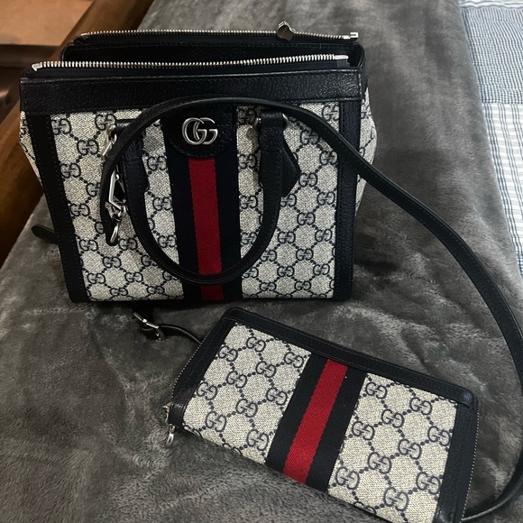 Gucci crossbody bag and wallet - Picture 3 of 4